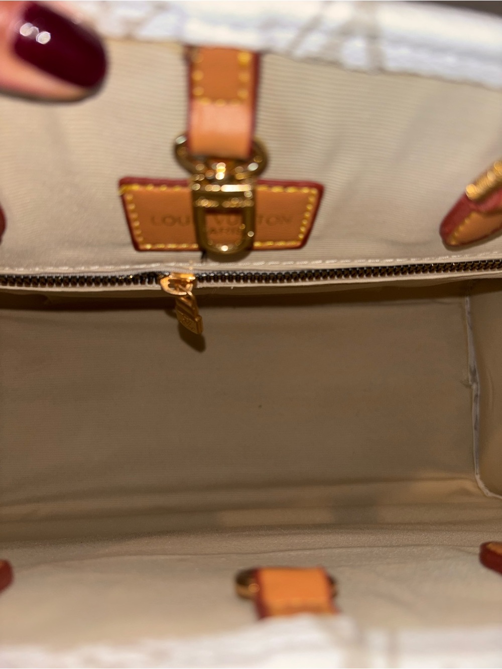 on the go quality White Monogram top handle , tote - Picture 7 of 16